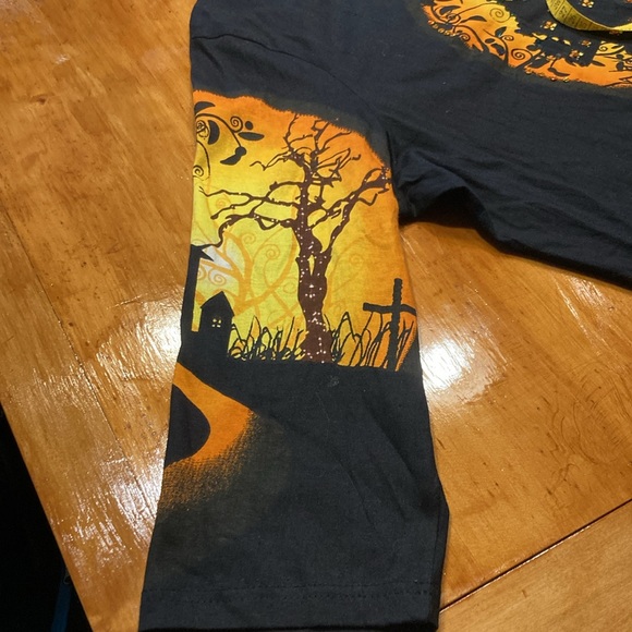 Collections Etc Haunted House Printed Casual Top - Host Pick - Picture 7 of 9